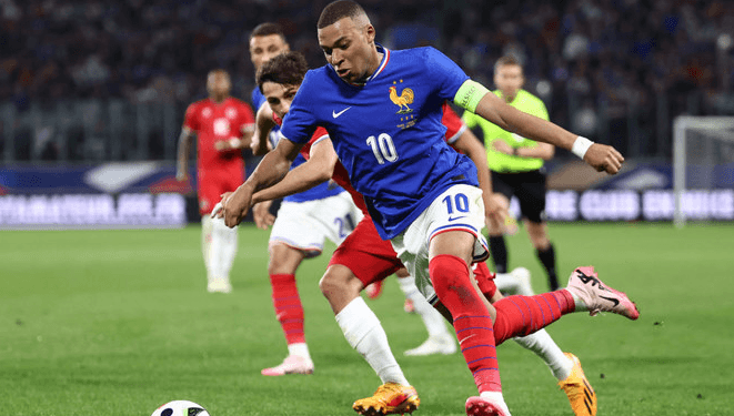 জাতীয় দলের জার্সিতে আলো ছড়ালেন এমবাপে-ডি ব্রুইনেরা