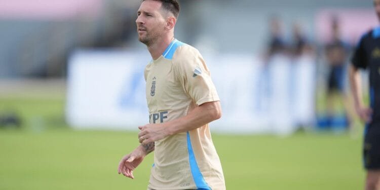 ভোরে মাঠে নামছে আর্জেন্টিনা, খেলবেন মেসি?