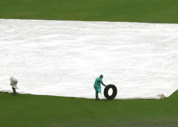 ম্যাচ শুরুর আগেই প্রবল বৃষ্টি, পিছিয়ে গেল ভারত-পাকিস্তান ম্যাচের টস