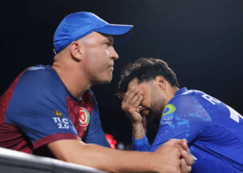 স্বপ্ন ভঙ্গের বেদনায় মাঠেই কাঁদলেন আফগানিস্তানের ক্রিকেটাররা