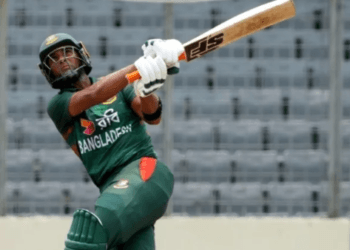 বিপদের সময়ে রানআউটে ফিরলেন মাহমুদউল্লাহ