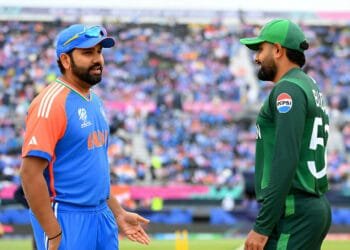 পাওয়ার প্লের ব্যাটিং, টানা ডট বল নিয়ে মুখ খুললেন বাবর