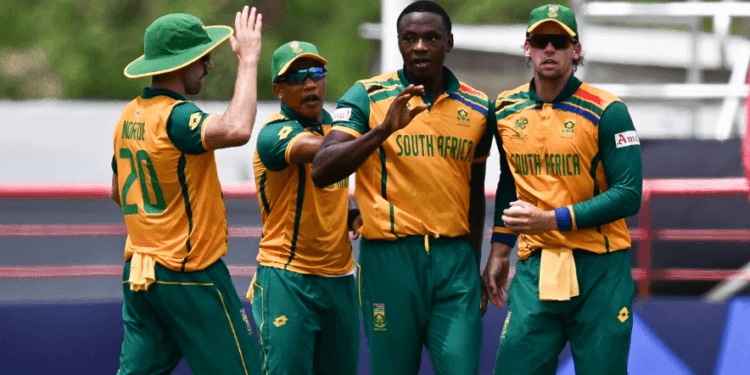 ইংল্যান্ডকে হারিয়ে সেমিফাইনালের পথে দক্ষিণ আফ্রিকা