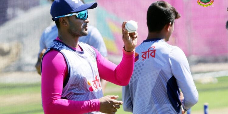 ‘মায়ের দোয়া টিম’ বলে রসিকতায় মাতলেন সাকিব