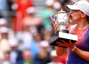 ৬৭ মিনিটের ঝড়ে ফ্রেঞ্চ ওপেনে হ্যাটট্রিক শিরোপা শিয়ানটেকের