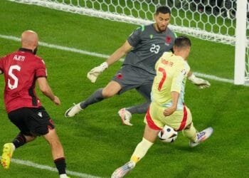 ১০ পরিবর্তন নিয়ে একাদশ সাজিয়ে স্পেনের তিনে তিন