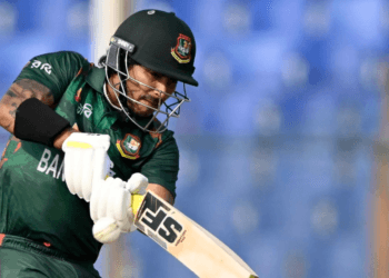 ১২৫ রানের ছোট লক্ষ্যে নেমে প্রথম ওভারেই সৌম্যের বিদায়