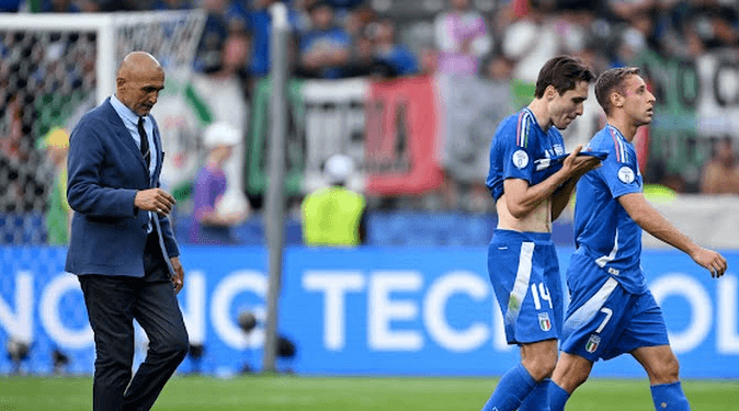 ইউরোর শেষ ষোলো থেকে ইতালির বিদায়, নিজের কাঁধে দায় নিলেন কোচ