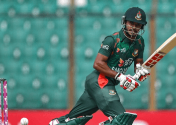 সৌম্যের ডাকের পর তামিমেরও বিদায়, শুরুতেই নেই দুই উইকেট