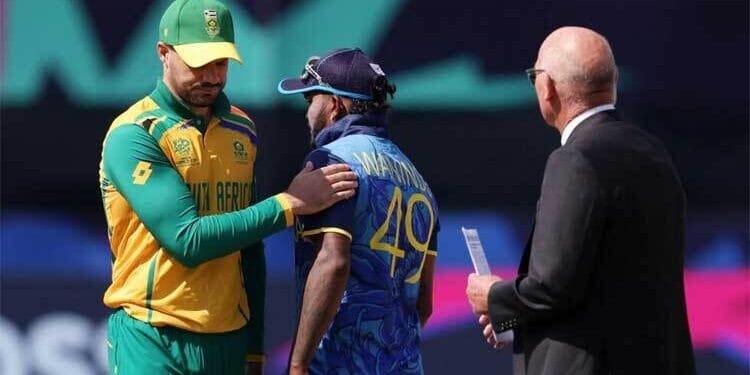 এক স্পিনার নিয়ে আগে ফিল্ডিংয়ে দক্ষিণ আফ্রিকা