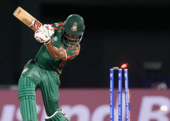 প্রথম বলেই উইকেট হারালো বাংলাদেশ