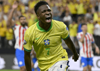 ভিনিসিউস জুনিয়রের জোড়া গোলে প্যারাগুয়ের জালে ব্রাজিলের এক হালি