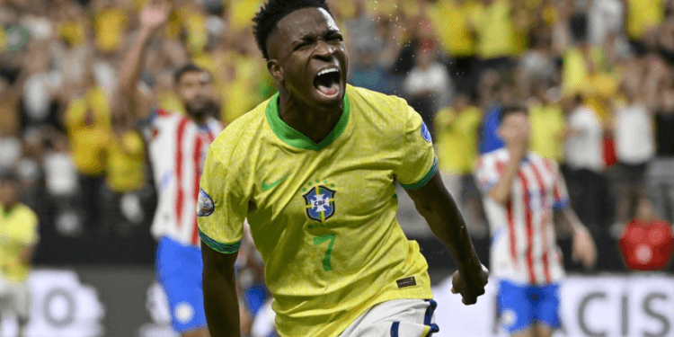 ভিনিসিউস জুনিয়রের জোড়া গোলে প্যারাগুয়ের জালে ব্রাজিলের এক হালি