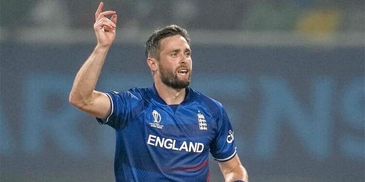 বাবার মৃত্যুতেই ক্রিকেটে বিরতি ইংলিশ ক্রিকেটারের