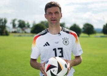 আন্তর্জাতিক ফুটবল ছাড়ার ঘোষণা দিলেন মুলার