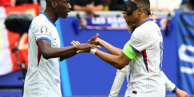 ইউরোর শেষ আটে ফ্রান্স