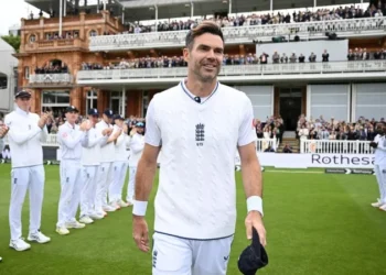 অ্যান্ডারসনের বিদায় বড় জয়ে রাঙাল ইংল্যান্ড