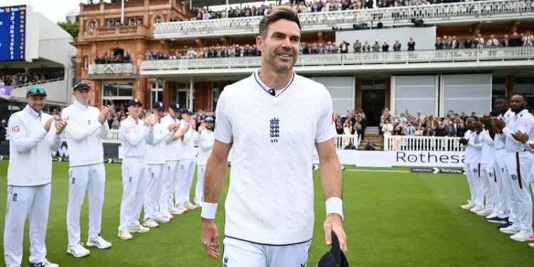 অ্যান্ডারসনের বিদায় বড় জয়ে রাঙাল ইংল্যান্ড