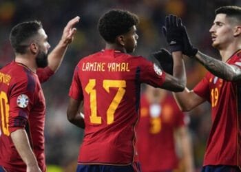 বড় জয়ে শেষ আটে স্পেন