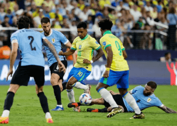 ১০ জনের উরুগুয়েকেও হারাতে পারলো না ব্রাজিল