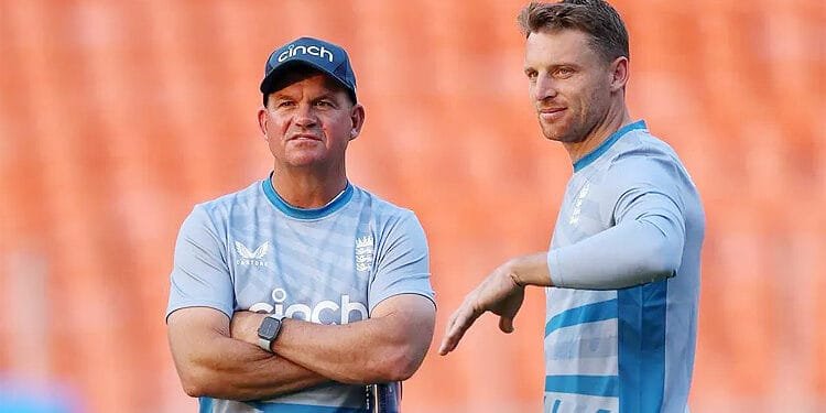 বিশ্বকাপে ব্যর্থতায় পদত্যাগ করলেন ইংল্যান্ড কোচ