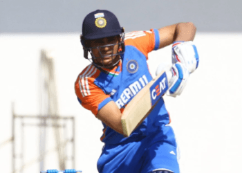 গিল-ঋতুরাজের ব্যাটে ভারতের ১৮২ রান