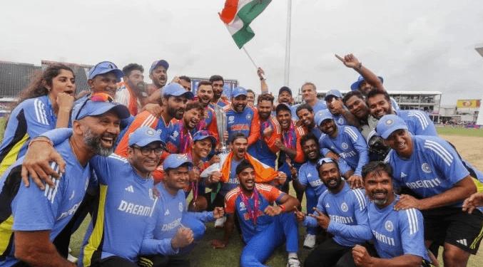 এখনও দেশে ফিরতে পারেনি দল, ক্যারিবিয়ান দ্বীপে আটকে আছেন রোহিতরা