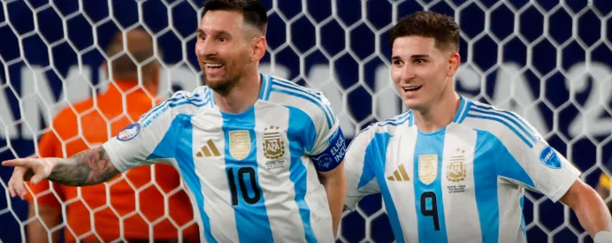 মেসি-আলভারাজের গোলে কানাডাকে কাঁদিয়ে ফাইনালে আর্জেন্টিনা