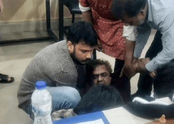 দাবা খেলতে খেলতেই না ফেরার দেশে গ্র্যান্ডমাস্টার জিয়াউর