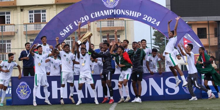 ফ্লাইট বিলম্ব, বিকেলে দেশে আসছে সাফ জয়ী ফুটবলাররা