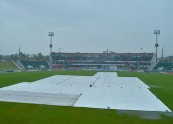 রাওয়ালপিন্ডি টেস্টের প্রথম দিন বৃষ্টির পেটে