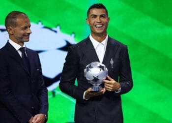 উয়েফার বিশেষ পুরস্কার পেলেন রোনালদো