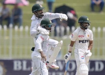 ঐতিহাসিক টেস্টে জয়ের দ্বারপ্রান্তে বাংলাদেশের