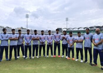শোক প্রকাশ করে এক মিনিট নীরবতা পালন ক্রিকেটারদের