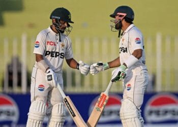 দ্বিতীয় দিনে ৫৪ ওভার বল করে উইকেট লাভ বাংলাদেশের