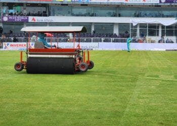 বৃষ্টির পেটে প্রথম সেশন, মধ্যাহ্ন বিরতিতে দুই দল