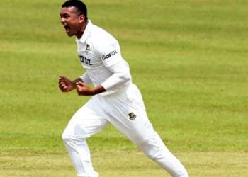 টেস্ট প্রত্যাবর্তনের প্রথম ওভারেই তাসকিনের উইকেট