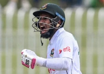 মুশফিকের পর মিরাজের মাইলফলক, লিড বাড়ছে বাংলাদেশের