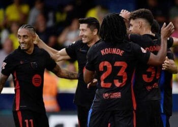 লেভানডফস্কি-রাফিনহার পাঁচ গোলের জয়ের ম্যাচে বার্সার ছয়ে ছয়