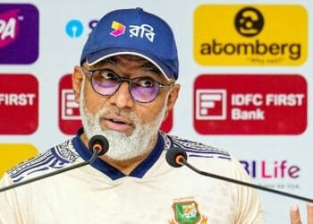 কানপুরে প্রস্তুত দু’টি পিচ, ভালো শুরুর পর আউটে চিন্তিত কোচ হাথুরুসিংহে