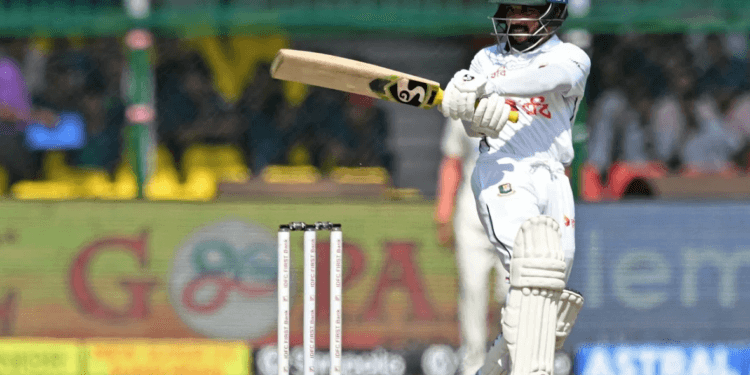 মুমিনুলের লড়াকু ‘দুর্লভ’ সেঞ্চুরিতে বাংলাদেশ থামলো ২৩৩ রানে, ব্যাটিংয়ে মারমুখী ভারত