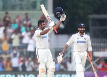 ৩৩৯ রানে দিন শেষ করল ভারত