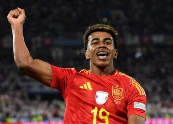 ইয়ামালকে বিক্রির জন্য ২ হাজার ৯৮৮ কোটি টাকার প্রস্তাব বার্সার কাছে