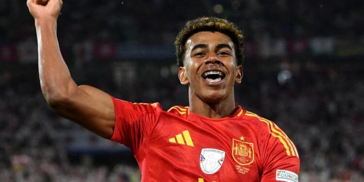 ইয়ামালকে বিক্রির জন্য ২ হাজার ৯৮৮ কোটি টাকার প্রস্তাব বার্সার কাছে