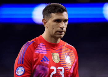 হারের পর মেজাজ হারালেন মার্টিনেজ, থাপ্পড় মারলেন লাইভ ক্যামেরায়