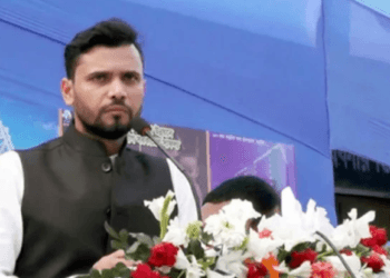 এবার মাশরাফীর বিরুদ্ধে মামলা, আসামি বাবাও