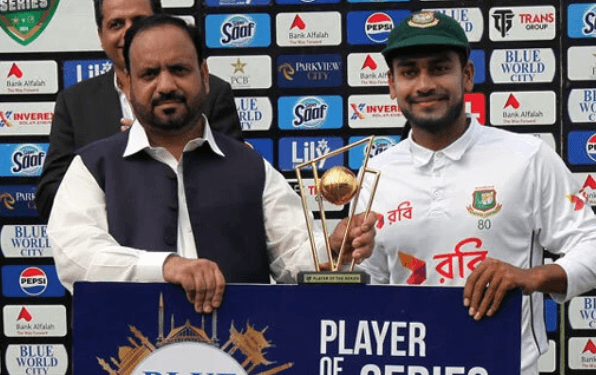 সিরিজ সেরার অর্থ পুরস্কার কোটা আন্দোলনে নিহত রিক্সা চালকের পরিবারকে দেবেন মিরাজ