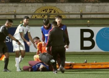 বাংলাদেশ-ভুটান ম্যাচে মাঠেই পড়ে গেলেন চিকিৎসক