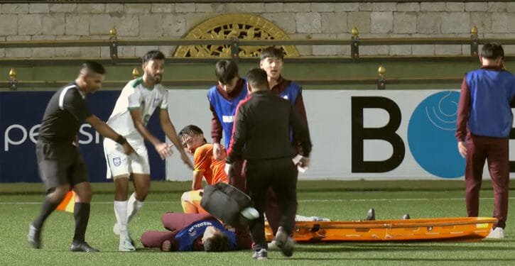 বাংলাদেশ-ভুটান ম্যাচে মাঠেই পড়ে গেলেন চিকিৎসক