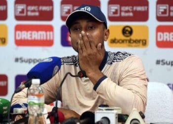 দেশে এসে নিরাপদে শেষ টেস্ট খেলে দেশ ছাড়তে চান সাকিব